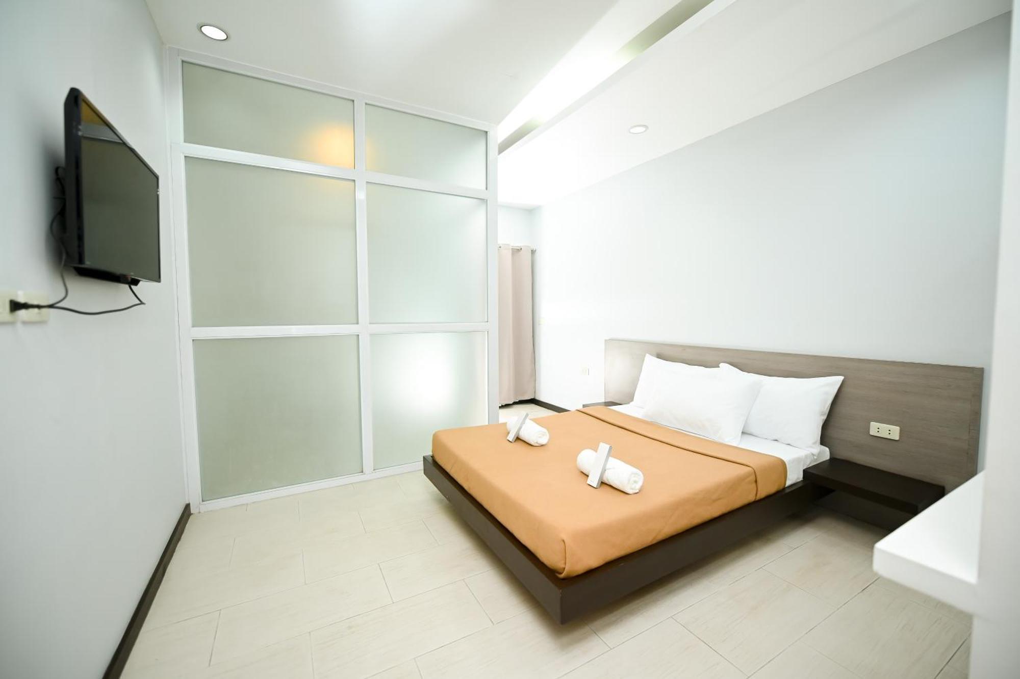 Calapan Blue Harbor Hotel מראה חיצוני תמונה