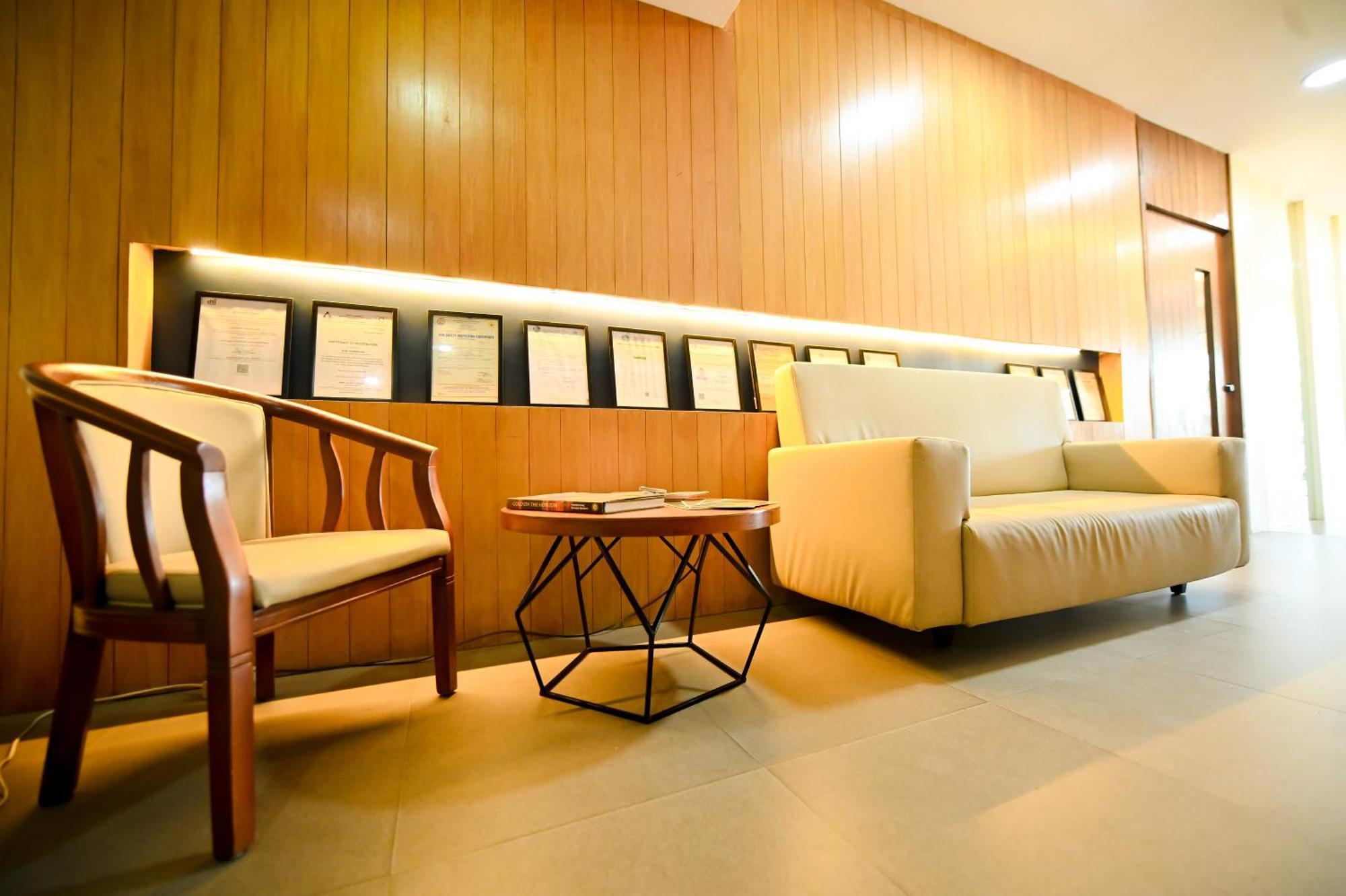 Calapan Blue Harbor Hotel מראה חיצוני תמונה