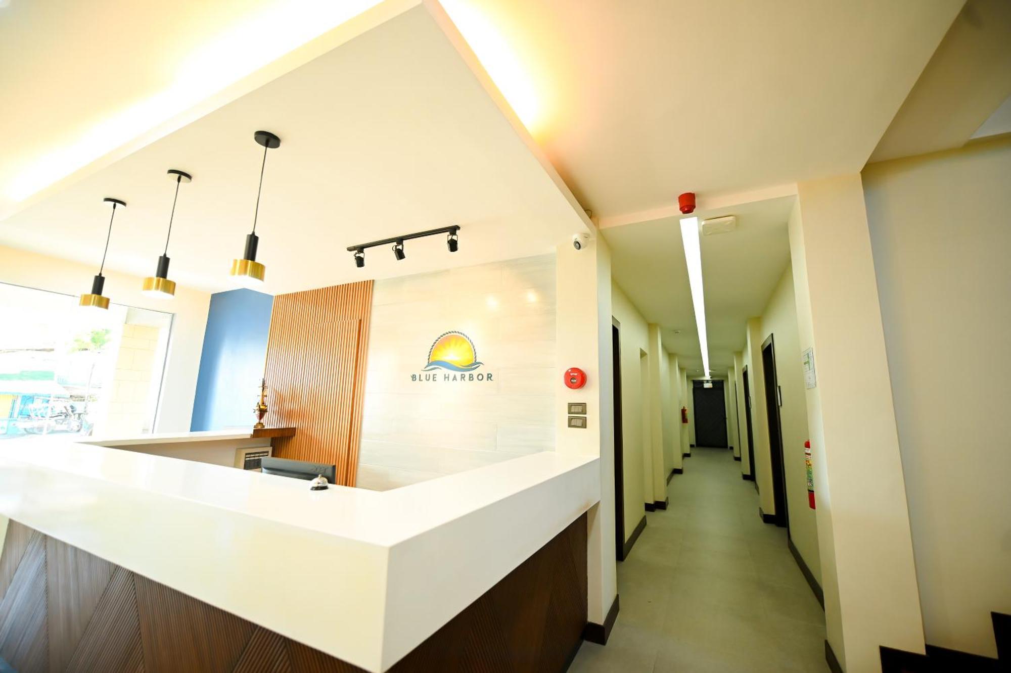 Calapan Blue Harbor Hotel מראה חיצוני תמונה