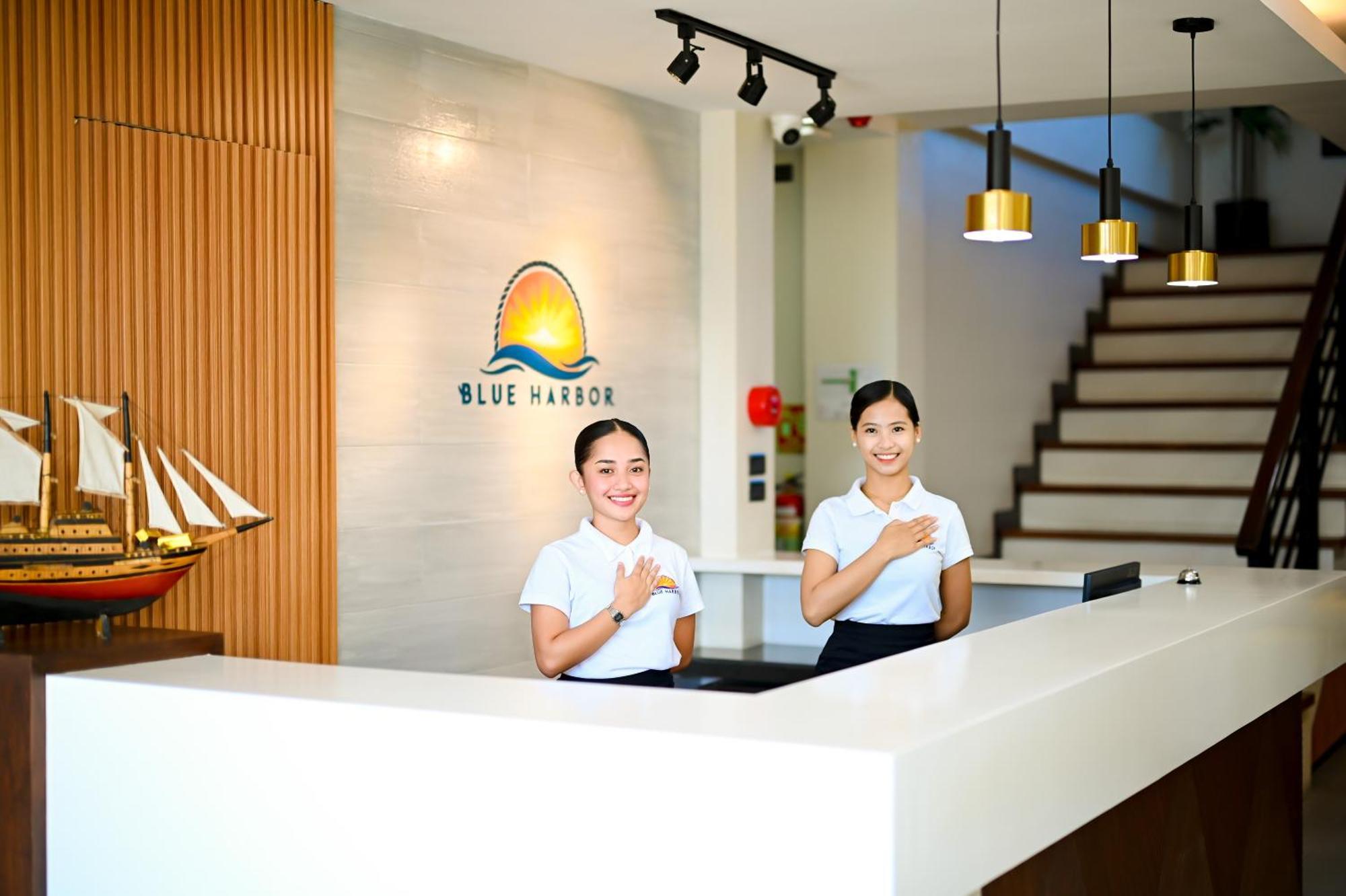 Calapan Blue Harbor Hotel מראה חיצוני תמונה
