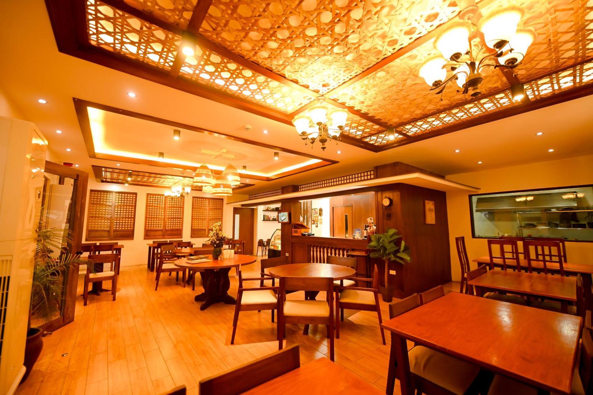Calapan Blue Harbor Hotel מראה חיצוני תמונה