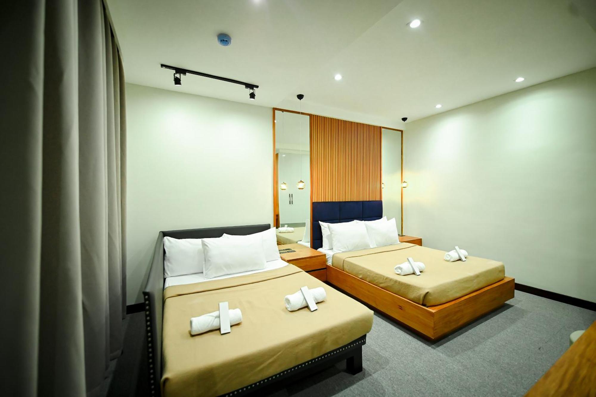 Calapan Blue Harbor Hotel מראה חיצוני תמונה