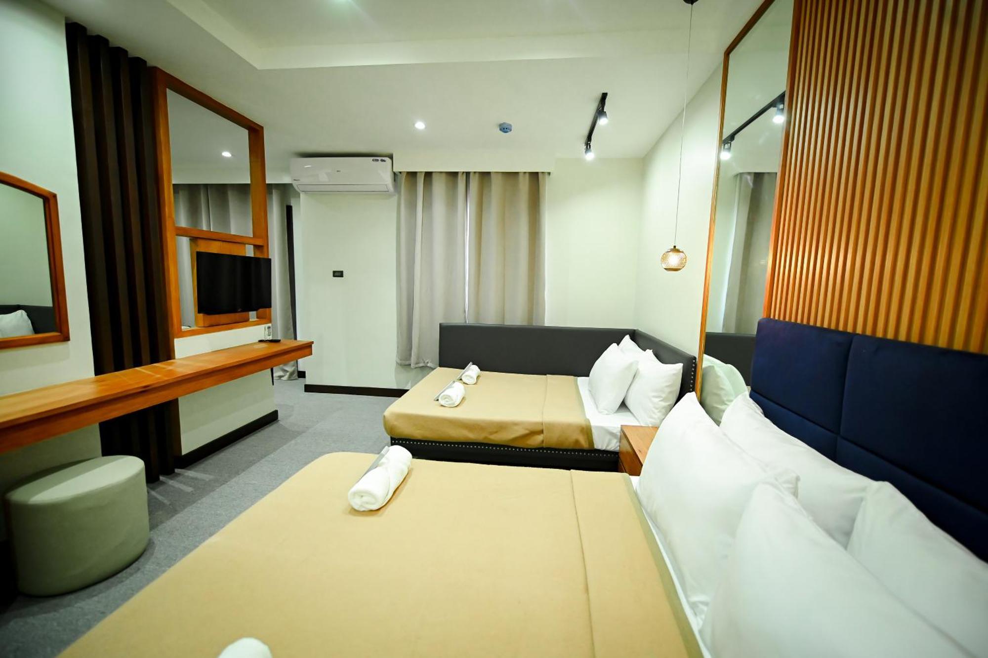 Calapan Blue Harbor Hotel מראה חיצוני תמונה