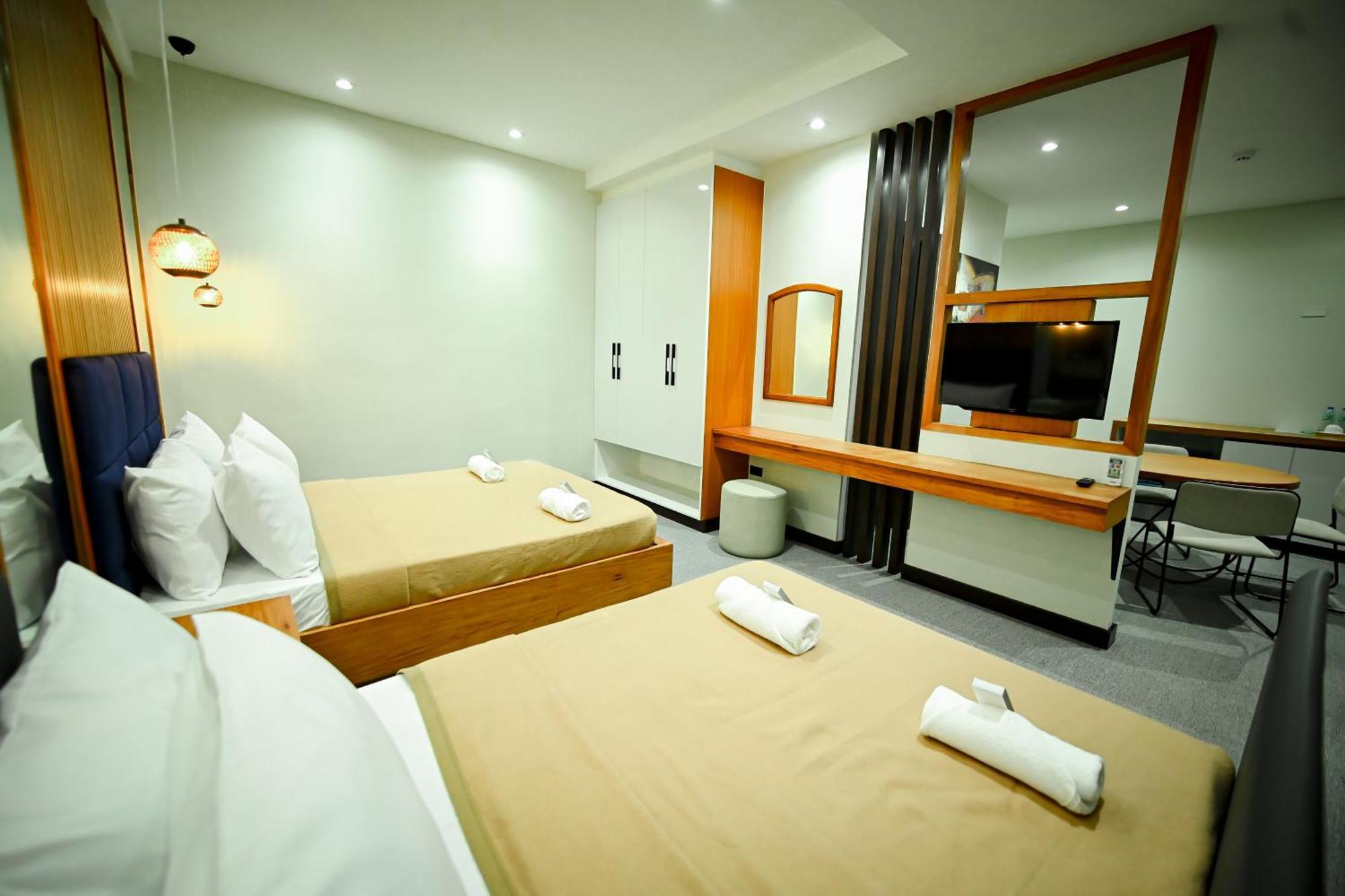Calapan Blue Harbor Hotel מראה חיצוני תמונה